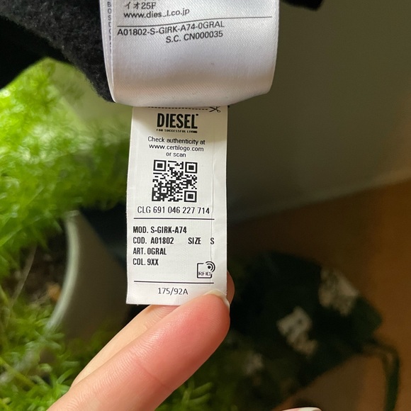 Deal Crewneck Sweater - Picture 2 of 6